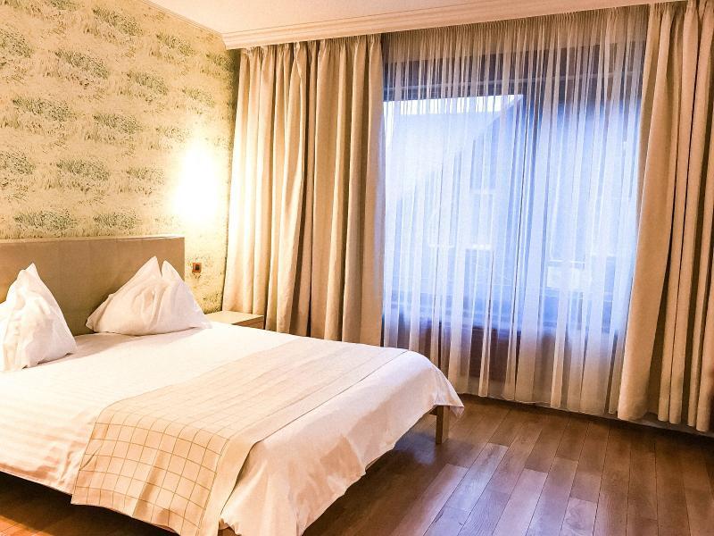 Sunny Hill Hotel 4*